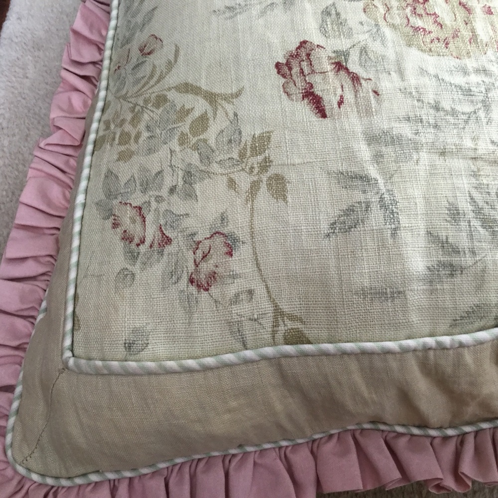 20” down filled Acapillow luxury linen throw pillow with floral center inset.